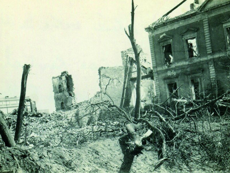 L'Hôtel de Ville en ruine